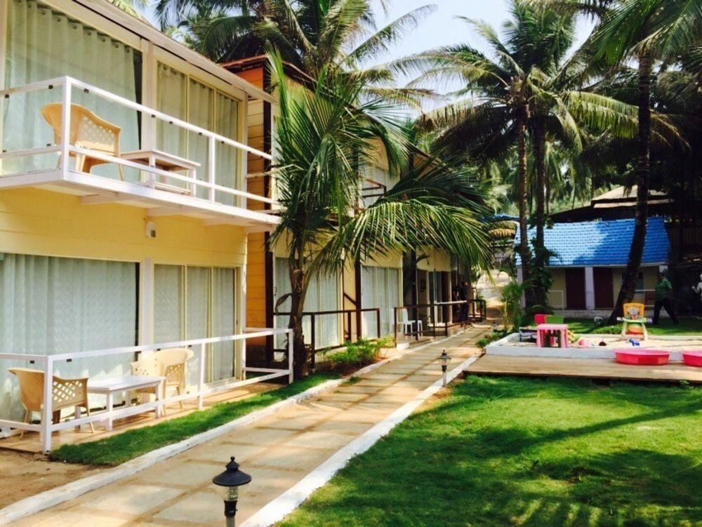 Oyo 10143 Tahira Beach Resort Mandrem Exterior photo